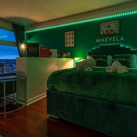 Maevela Apartments - Top Floor Rolex Themed Studio Apt Inside The Cube, Mailbox - Free Netflix & Wifi Бирмингам Екстериор снимка