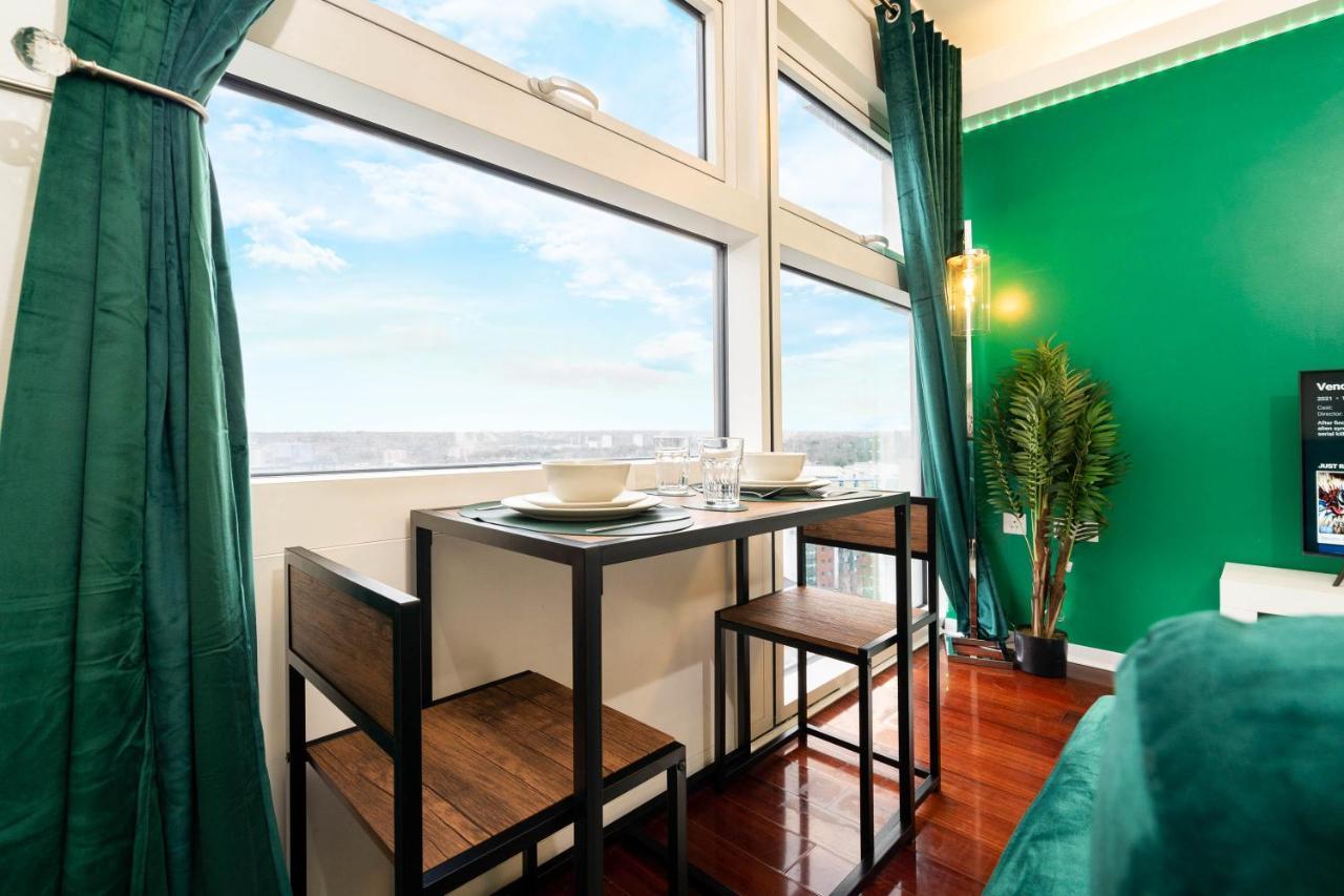 Maevela Apartments - Top Floor Rolex Themed Studio Apt Inside The Cube, Mailbox - Free Netflix & Wifi Бирмингам Екстериор снимка