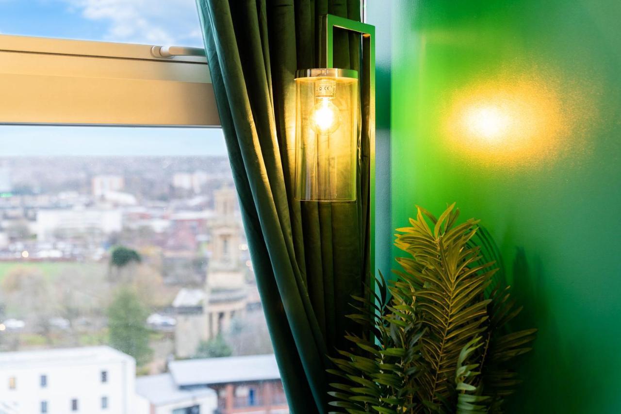 Maevela Apartments - Top Floor Rolex Themed Studio Apt Inside The Cube, Mailbox - Free Netflix & Wifi Бирмингам Екстериор снимка