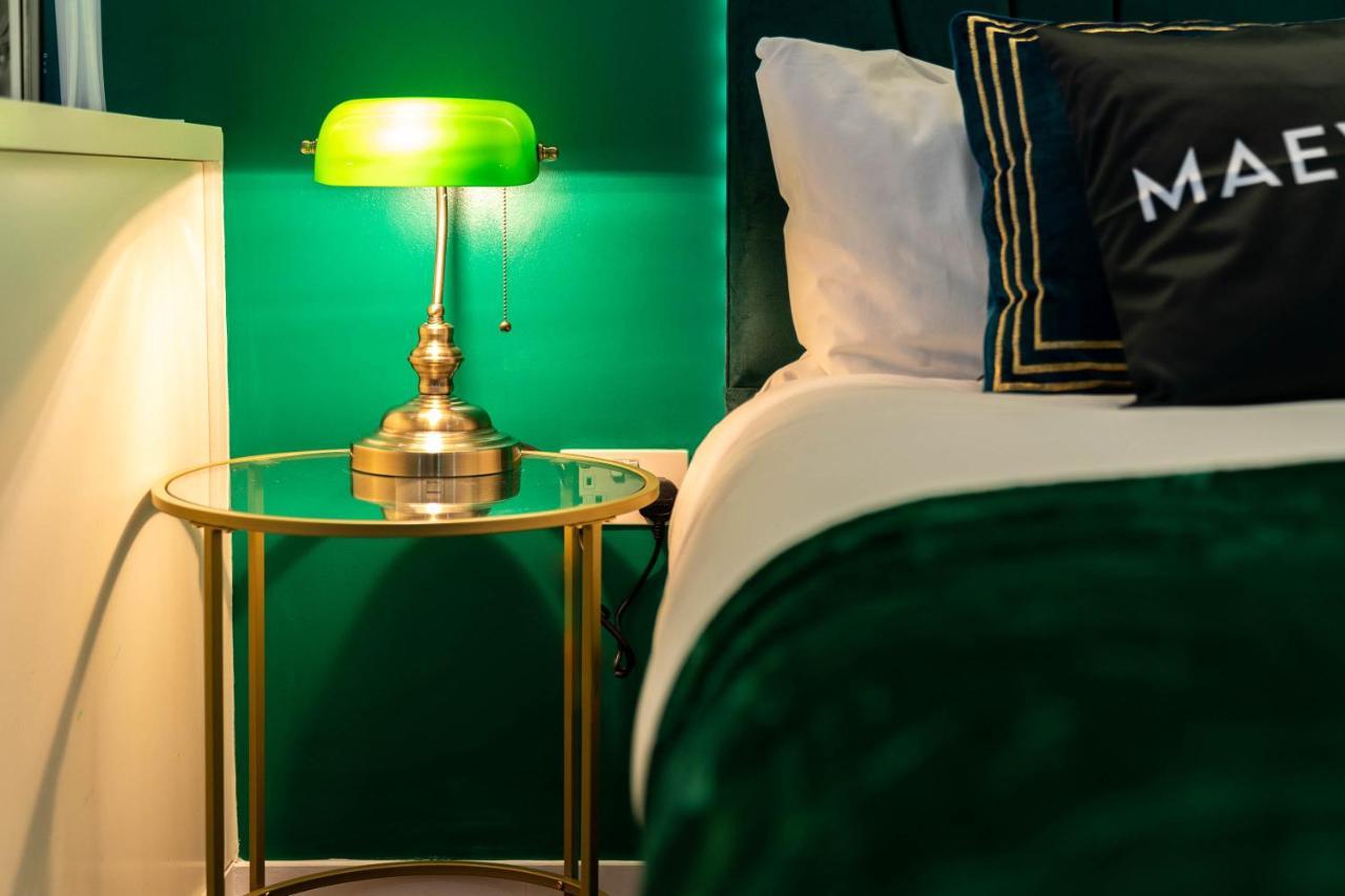 Maevela Apartments - Top Floor Rolex Themed Studio Apt Inside The Cube, Mailbox - Free Netflix & Wifi Бирмингам Екстериор снимка