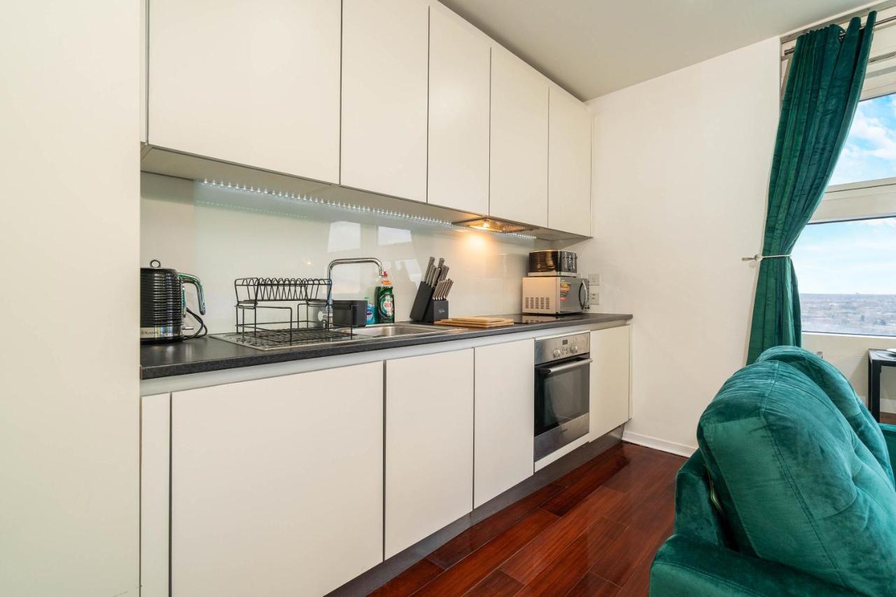 Maevela Apartments - Top Floor Rolex Themed Studio Apt Inside The Cube, Mailbox - Free Netflix & Wifi Бирмингам Екстериор снимка