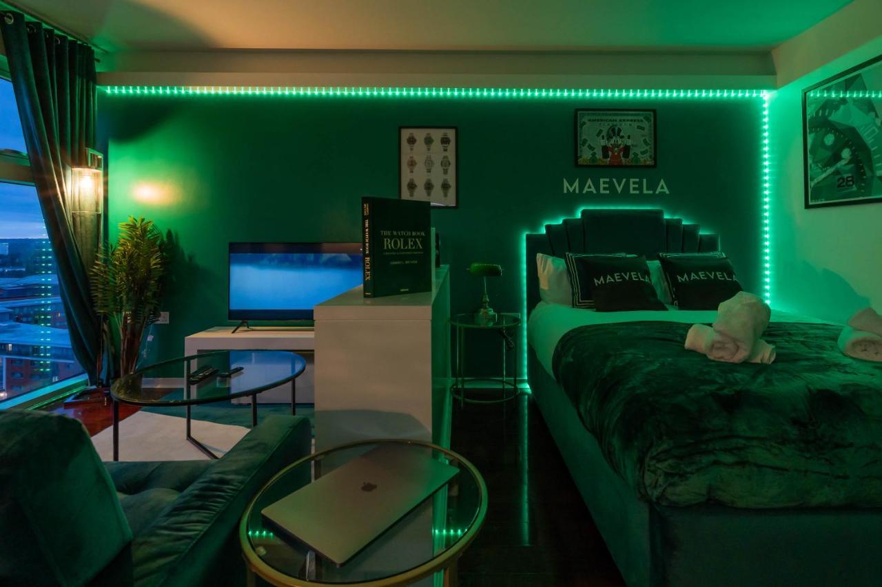 Maevela Apartments - Top Floor Rolex Themed Studio Apt Inside The Cube, Mailbox - Free Netflix & Wifi Бирмингам Екстериор снимка